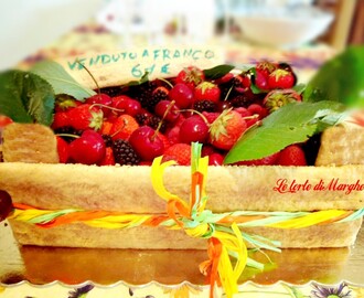 Torta cassetta di frutta per un compleanno originale
