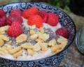 Vegan Breakfast Bowl - Gesundes Bananeneis zum Frühstück