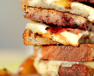Grilled Cheese Sandwich Peach ’n’ Bacon