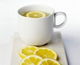 Malá zmena s obrovským účinkom pre zdravie. Pijete teplú vodu s citrónom?
