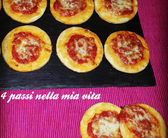 Aperitivi/antipasti: Pizzette di ricotta al pomodoro e mozzarella (senza lievitazione)