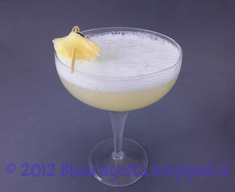 Cocktail giallo al prosecco e ananas