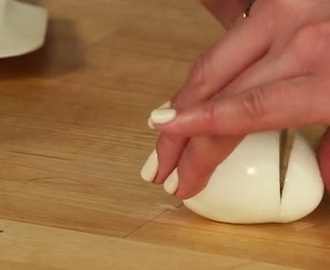 How to make “baby chicken” stuffed eggs?