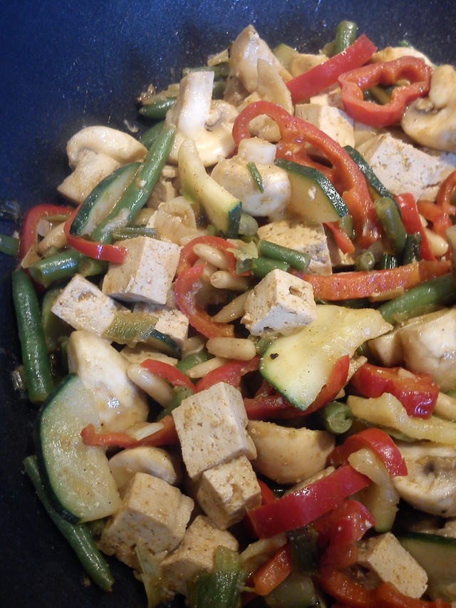 Wokstegt krydret Tofu med grøntsager