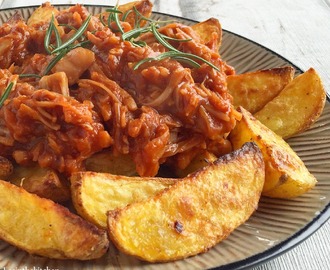 BBQ Pulled Jackfruit with oven baked potatoes * BBQ Pulled Jackfrucht mit Ofenkartoffeln