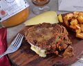 Cachopo asturiano relleno de jamón y queso de tetilla (Receta fácil)