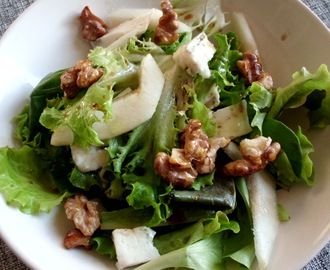 Salat mit Gorgonzola – Birne – Walnüssen