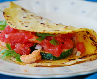 Domowe placki tacos z krewetkami i salsą pomidorową