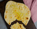 Naan-Brot mit Knoblauchbutter aus der Pfanne – blitzschnell selbstgemacht