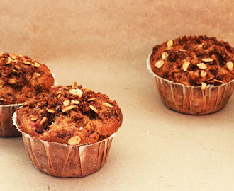 Rebarborové muffiny s vločkami a ořechy - množství pro dva lidi (nebo pro čtyři, kteří nemají moc hlad)