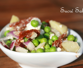 Salade de pomme de terre, petits pois, oignon rouge, tomates séchées et fêta (végétarien)