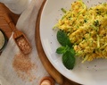 uova strapazzate con zucchine, crusca, menta e olio limone