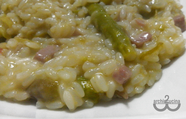 Risotto asparagi e speck, un piatto dagli antichi ingredienti