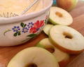 Hagymás-baconos sült almakarikák