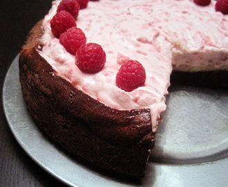 cheesecake brownie med hindbærskum