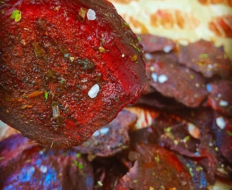 Rote Beete Chips mit Kräutern & Meersalz