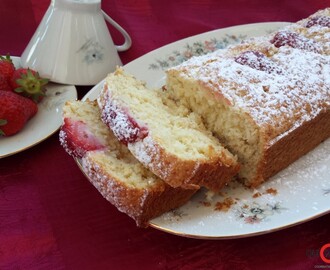 CAKE AL COCCO E FRAGOLE (senza glutine e senza lattosio)