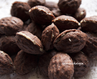 Orzeszki – składane ciasteczka kakaowe z masą orzechową