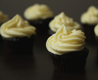 Čokoládové minicupcakes s krémem s lemon curd