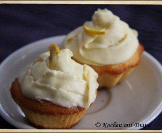 Zitronen-Cupcakes mit Frischkäse Frosting/ Lemon Cupcakes with cream cheese frosting