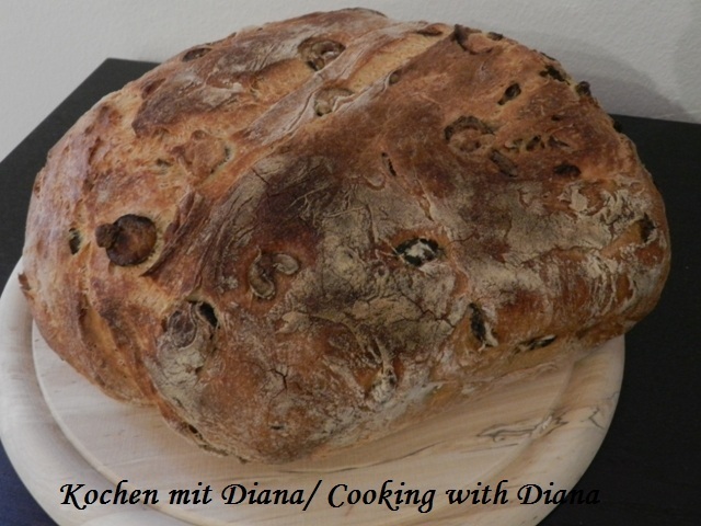 Brot mit Oliven/ Bread with olives