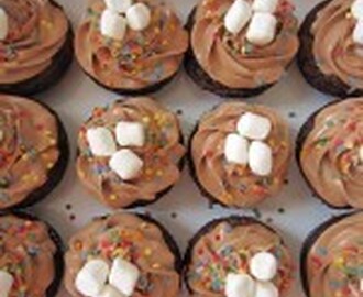 Chokolade cupcakes med Swiss Buttercream Merinque