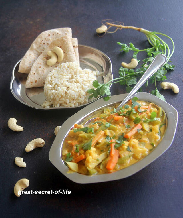 Vegetable kurma in cashew gravy recipe - Mixed vegetable korma - Side dish recipe - Vegetarian Gravy recipe - Vegan Gravy recipe