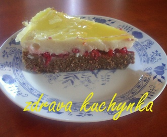 Kuskusový dort s červeným rybízem
