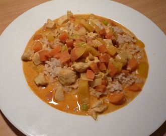 Rotes Thai-Curry mit Hühnchen