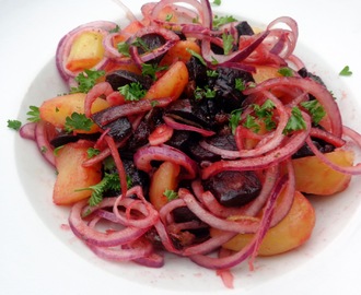 Bietjes, aardappel- en rode ui salade