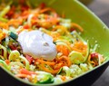 Gemüse-CousCous mit Harissa-Joghurt-Dip
