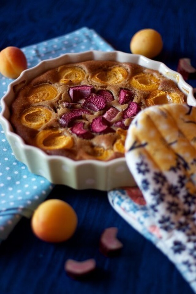 Gluten-free пирог с абрикосом и ревенем