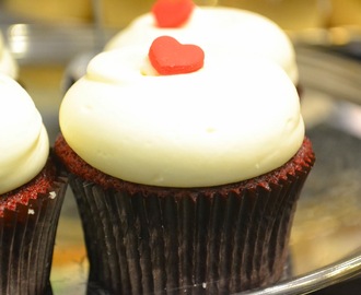 Restaurant Friday: Let Them Eat Cupcakes - 'Georgetown Cupcake'