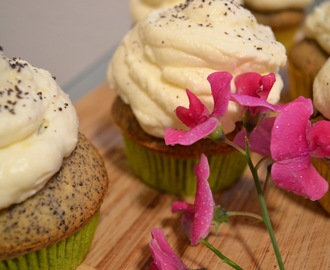 Poppyseed!! Zitronen-Mohn Muffins mit Mascarpone Frosting