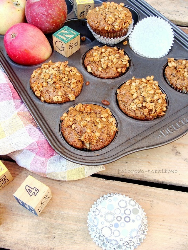 Muffiny pełnoziarniste z jabłkami ( na jogurcie naturalnym ) - Mleczne śniadanie na rozpoczęcie roku szkolnego