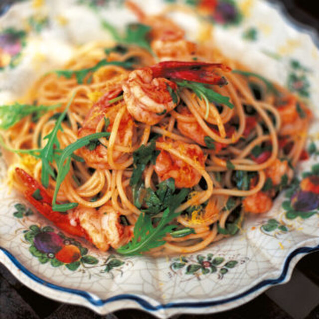 Jamie Olivers spaghetti med räkor och rucola