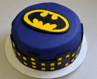 Batman Torte (Baileyskuchen mit zweierlei Schokoladenfüllung)