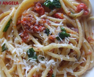 Spaghetti w sosie z ikry pstrąga - Spaghetti with trout caviar - Spaghetti al sugo con uova di trota
