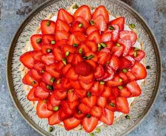 Slagroomtaart met aardbeien