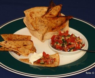 Homemade Tortilla-Chips und Schüsseln (Low Carb)