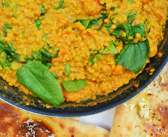 Ein Abstecher nach Indien! Linsen-Spinat-Curry mit Naan-Brot