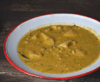 Moong Sprouts & Potato Curry / Kurma
