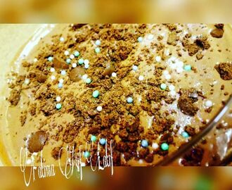 Mint chocolate mousse with bubbly crumble