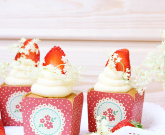 Erdbeer Holunder Cupcakes