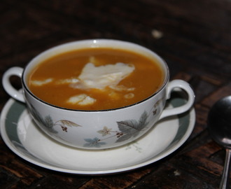 Zupa dyniowa krem z kluseczkami serowymi