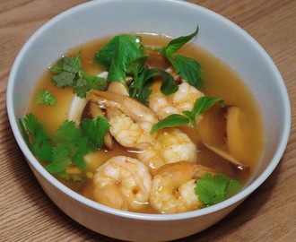 Tom Yum Kung - tajska zupa ostro-kwaśna z krewetkami