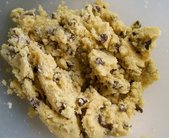 chocolate-and-redcurrant cookies – sušenky s rybízem a čokoládou