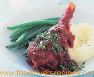 RED WINE AND GARLIC SLOW-COOKED LAMB SHANKS