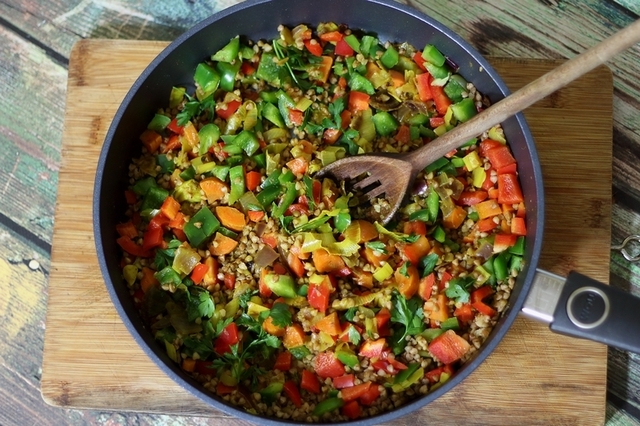 Kasza gryczana z warzywami w curry