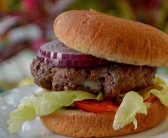 Pljeskavica ili burger sa plavim sirom (ili bez sira)